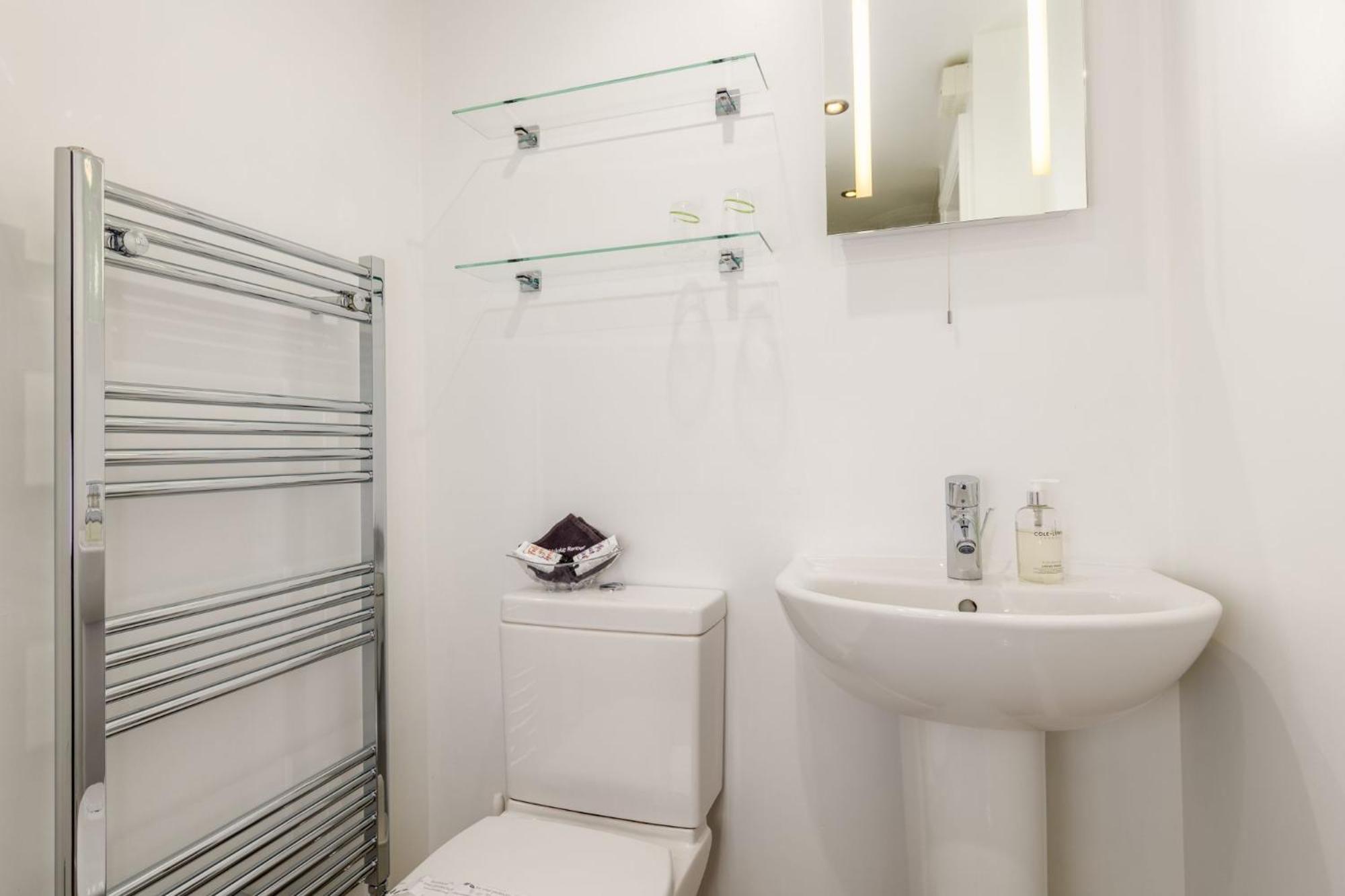 Thornbank House Offering Breakfast And With The Use Of Free Local Health Club Guest house